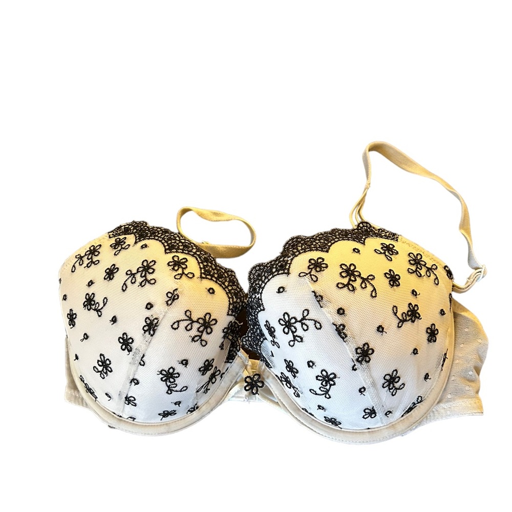 Victoria’s Secret lightly lined bra